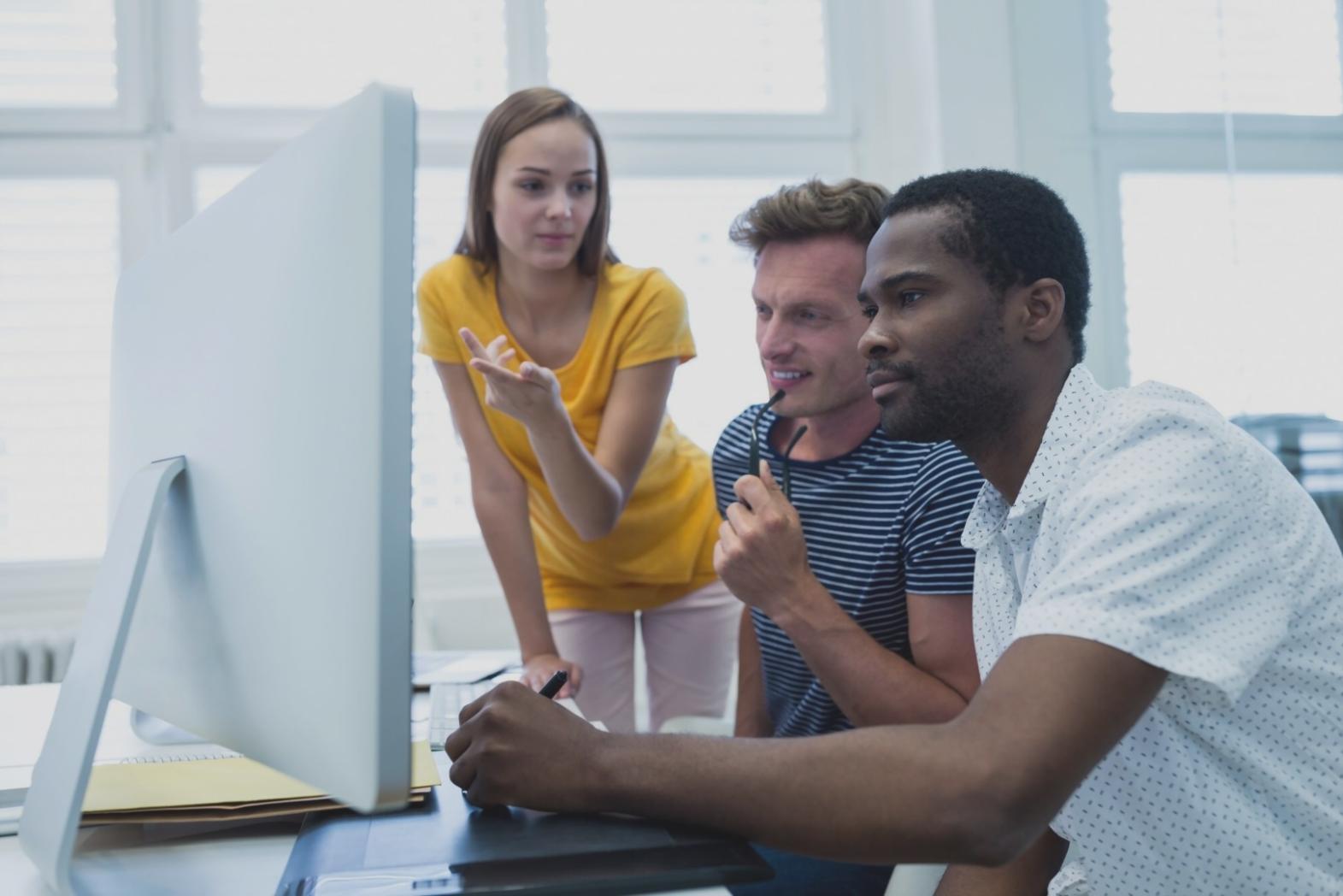 Sesión de trabajo del equipo xarvenipota con cliente